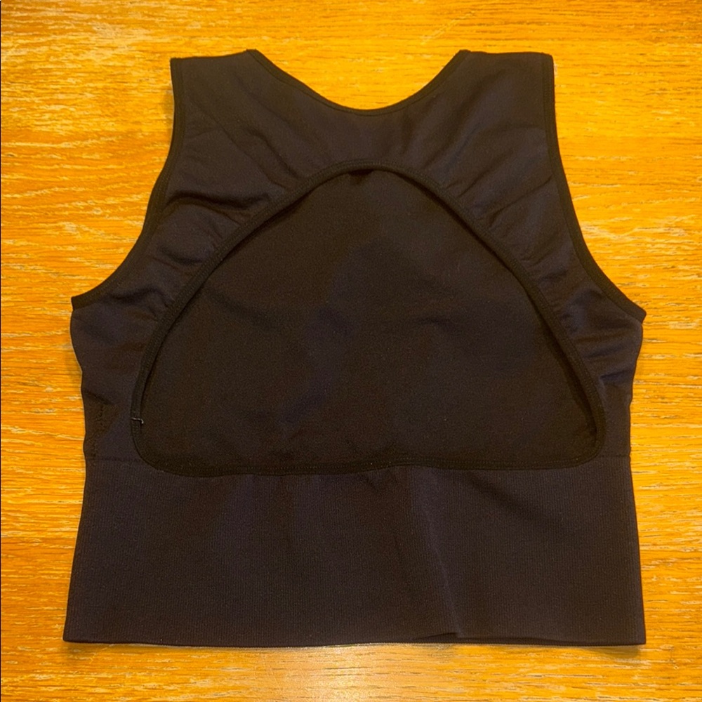 Elegant Black Sleeveless Tank Top - Picture 3 of 3